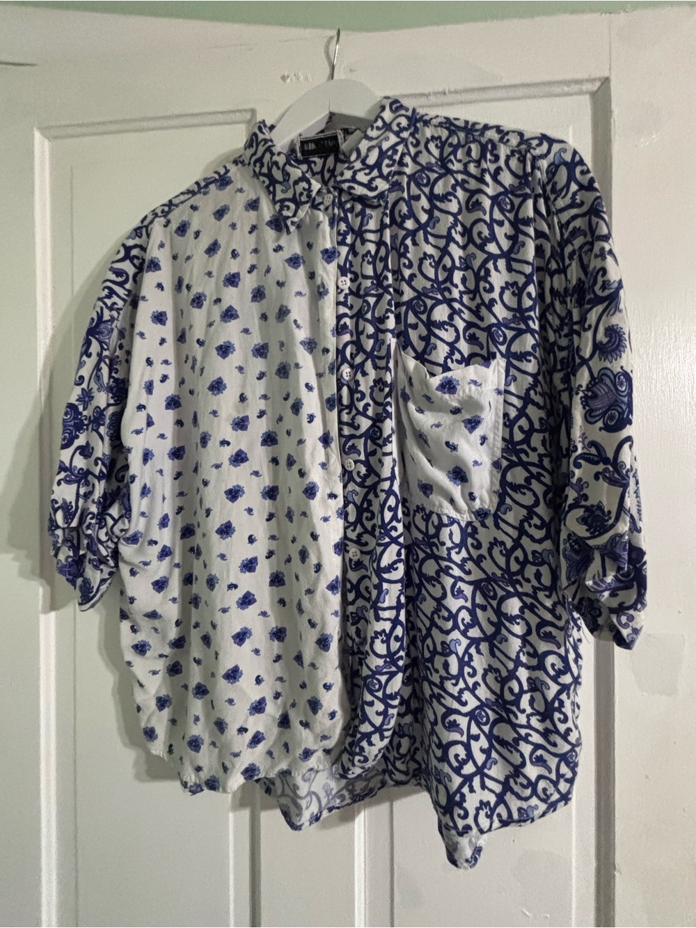 Woven Button-Down Shirt in White and Blue - Split Print 2X Vintage Classic